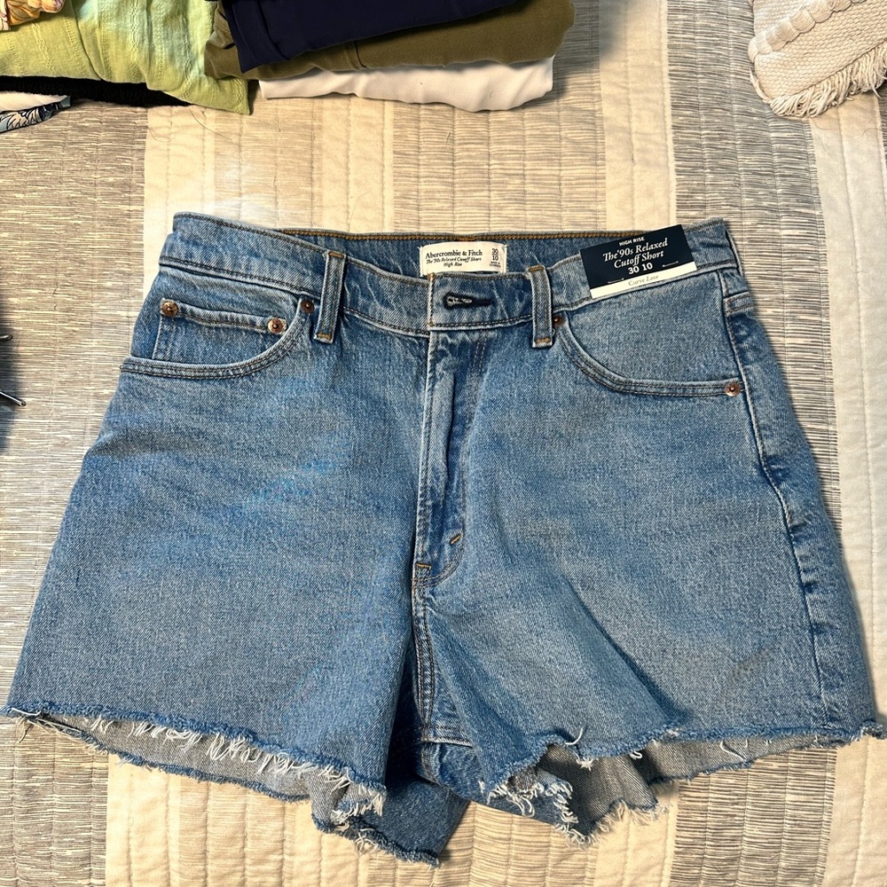 Curve Love 90s Relaxed Cutoff Short